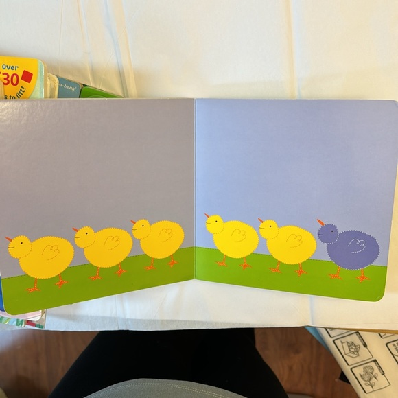 COPY - ⛱️2/$5⛱️Welcome Little One , board book , inside cover script, overa… - Picture 15 of 15